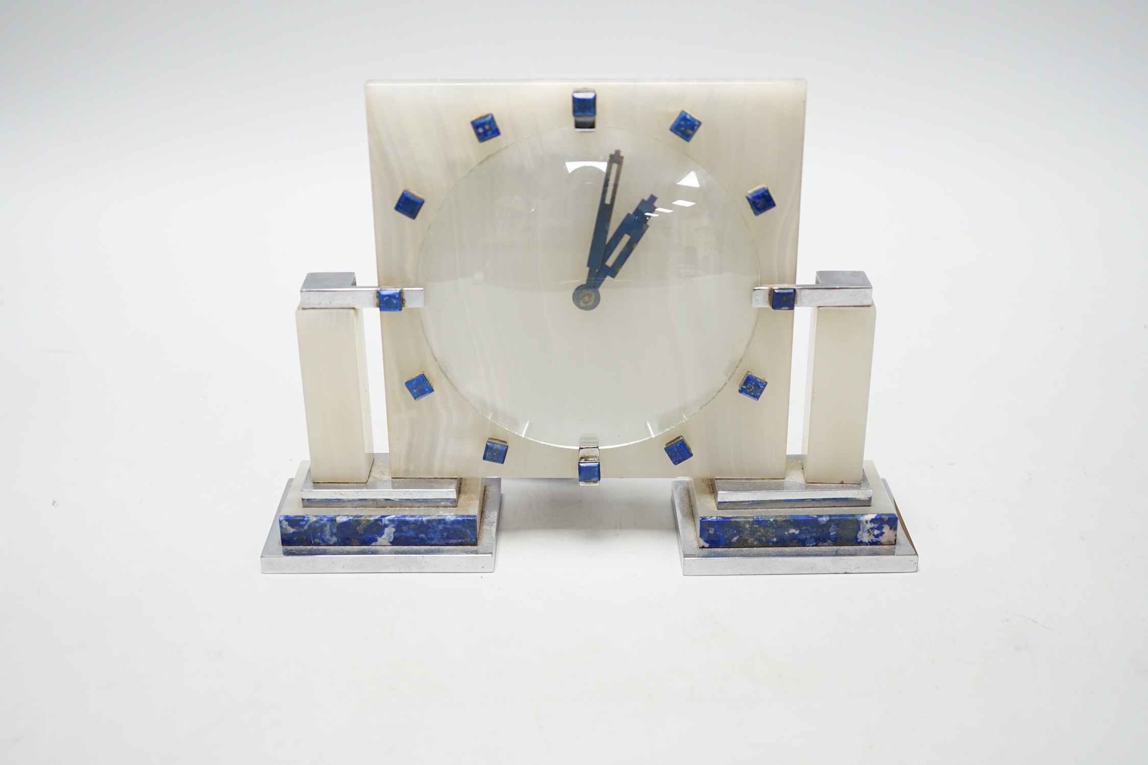 An Art Deco Smiths onyx and lapis lazuli mantel clock, 21.5cm wide